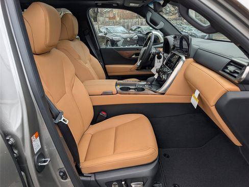 New 2026 Lexus LX 700h Luxury image 7