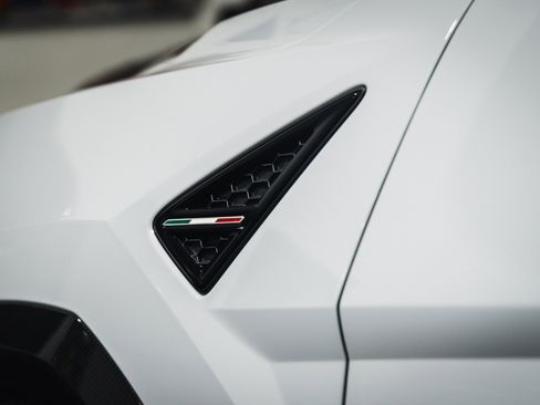 Used 2023 Lamborghini Urus Performante image 13