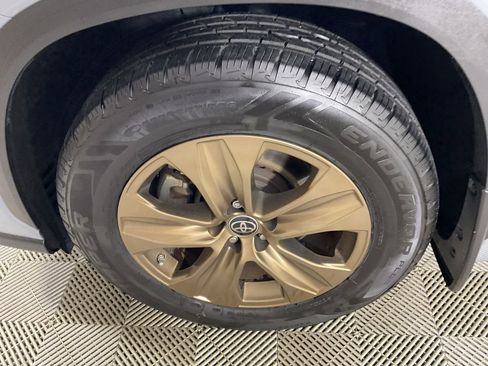 Used 2022 Toyota Highlander Bronze Edition image 5