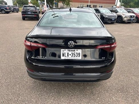 Used 2024 Volkswagen Jetta SE FWD image 4