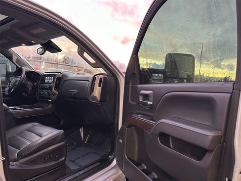 Used 2019 GMC Sierra 3500 Denali image 12
