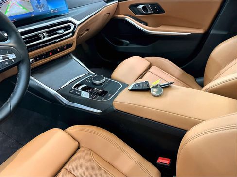 Certified 2024 BMW 330i xDrive Sedan w/ Premium Package AWD/4WD image 19