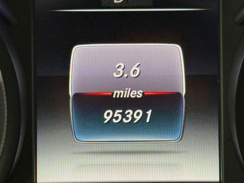 Used 2018 Mercedes-Benz GLC 300 4MATIC image 17