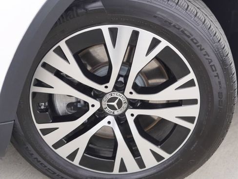 Used 2025 Mercedes-Benz GLA 250 4MATIC image 11