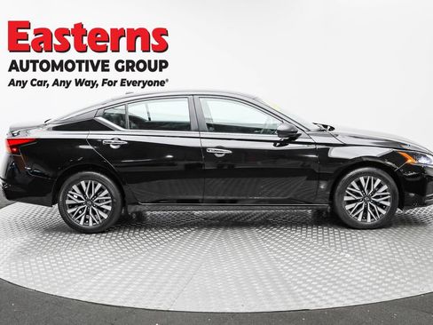 Used 2024 Nissan Altima 2.5 SV image 4