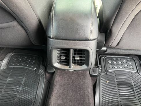 Used 2017 Jeep Cherokee Latitude w/ Comfort/Convenience Group FWD image 14