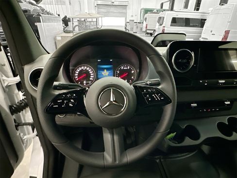 New 2025 Mercedes-Benz Sprinter 2500 image 12