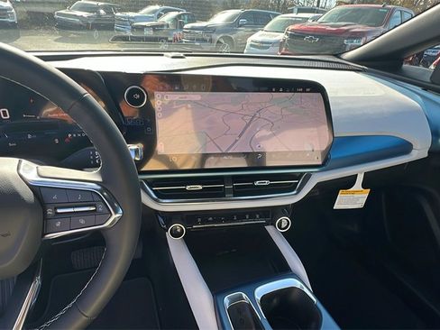 New 2026 Chevrolet Equinox EV LT image 24