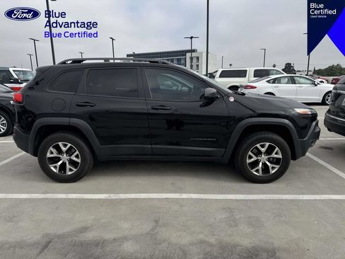 Used 2017 Jeep Cherokee Trailhawk AWD/4WD image 21