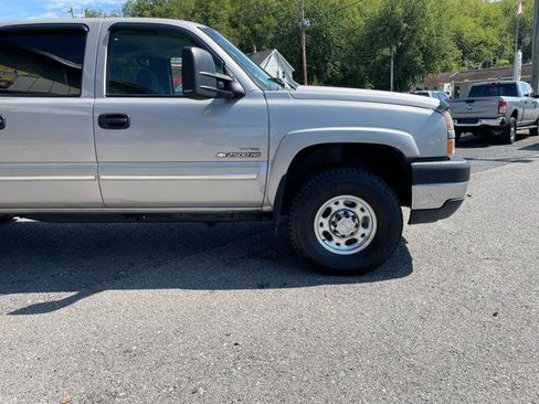 Used 2006 Chevrolet Silverado 2500 LT w/ Heavy-Duty Power Package AWD/4WD image 10