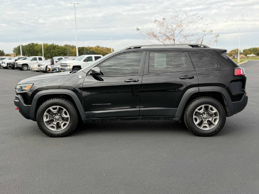 Used 2019 Jeep Cherokee Trailhawk w/ Cold Weather Group AWD/4WD image 11