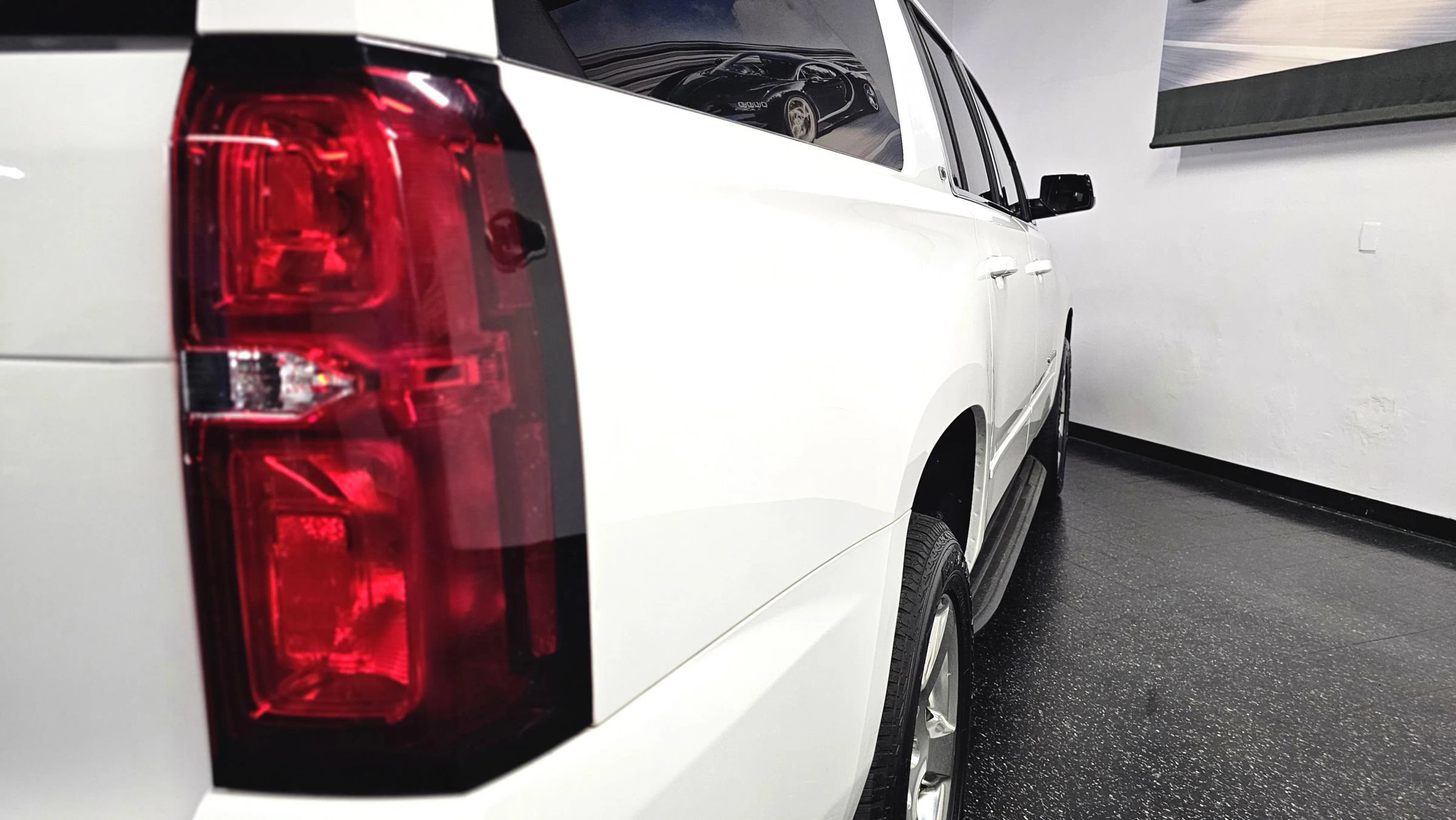 Used 2018 Chevrolet Suburban LT AWD/4WD image 32