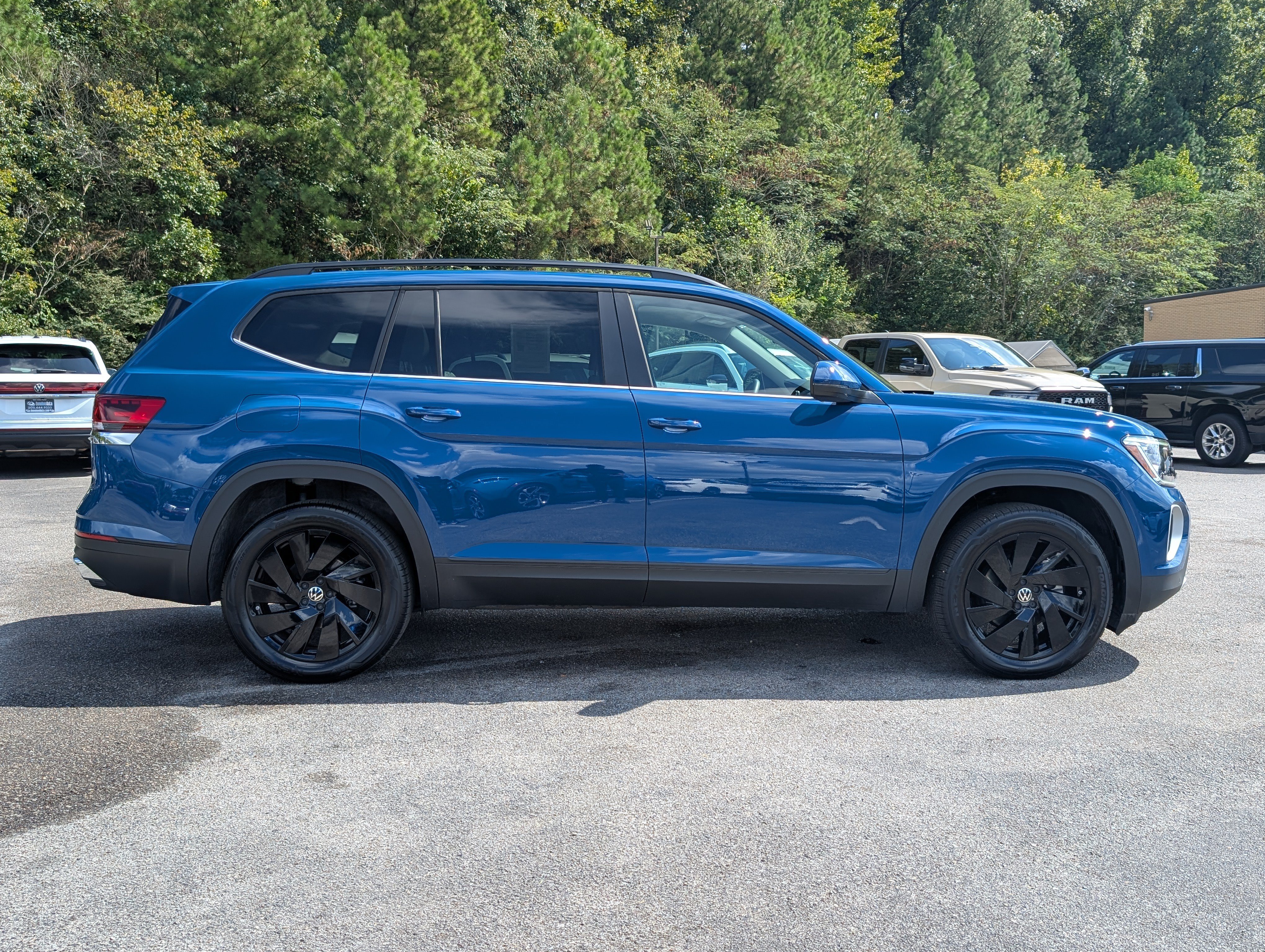 Used 2026 Volkswagen Atlas SE FWD image 11