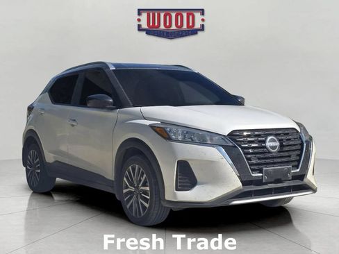 Used 2024 Nissan Kicks SV FWD image 1