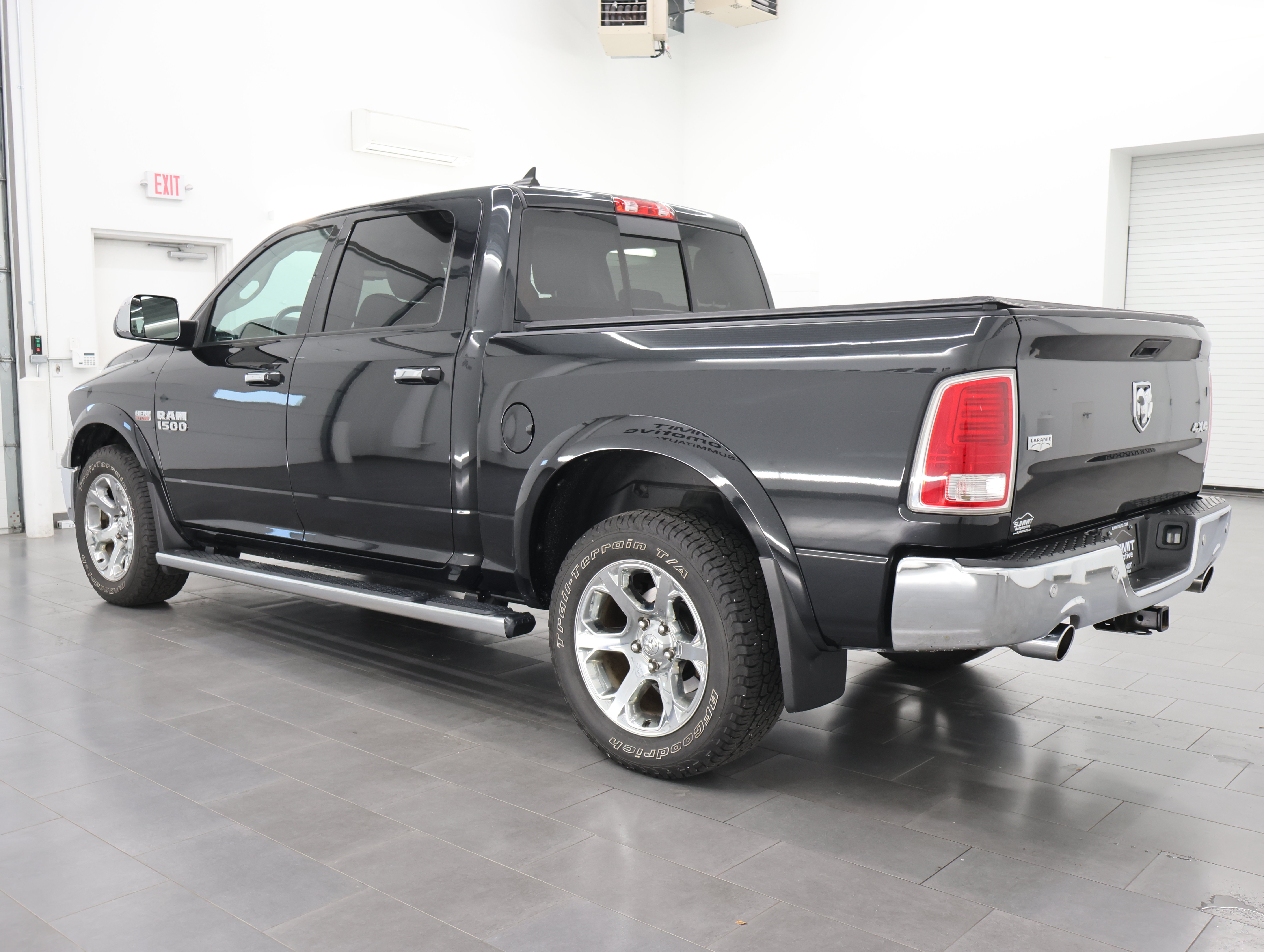Used 2018 RAM 1500 Laramie w/ Convenience Group AWD/4WD image 6