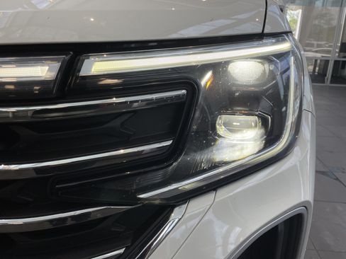 Used 2024 Volkswagen Atlas SE FWD image 5