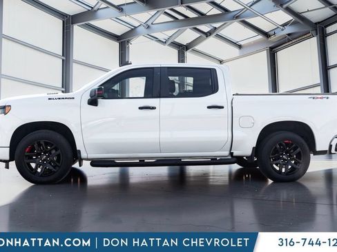 Used 2023 Chevrolet Silverado 1500 RST w/ Redline Edition AWD/4WD image 2