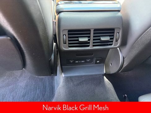 Used 2019 Land Rover Range Rover Velar R-Dynamic SE image 24