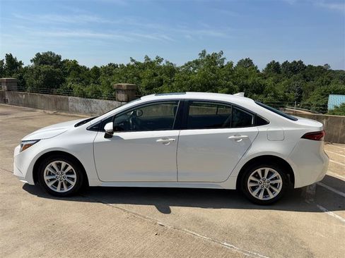 Used 2024 Toyota Corolla XLE FWD image 3