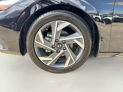 Certified 2025 Hyundai Elantra Sport image 29