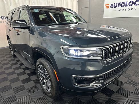 Used 2025 Jeep Wagoneer 4WD w/ Premium Group I image 3