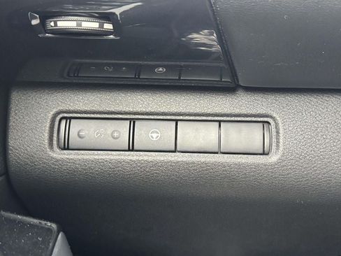 Used 2022 Nissan Pathfinder SV AWD/4WD image 26