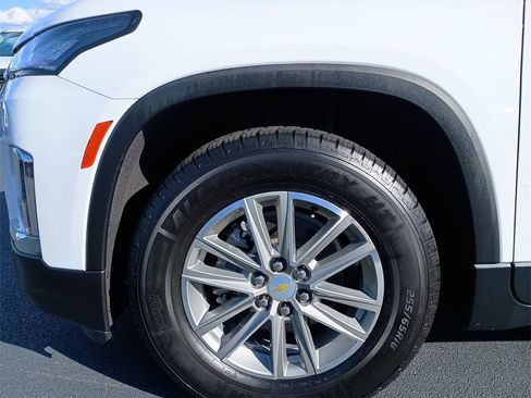 Used 2022 Chevrolet Traverse LT image 16