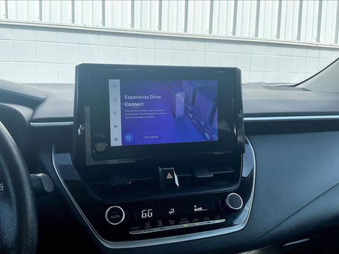 Used 2025 Toyota Corolla LE FWD image 37