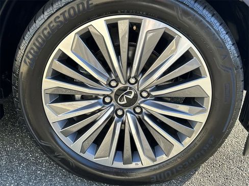 Certified 2025 INFINITI QX80 Sensory image 13