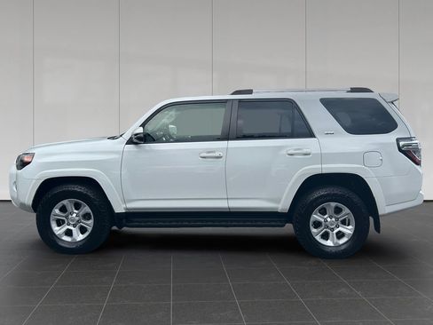 Used 2022 Toyota 4Runner SR5 Premium w/ Moonroof Package AWD/4WD image 2