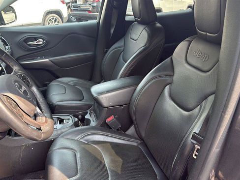 Used 2019 Jeep Cherokee Limited w/ Luxury Group AWD/4WD image 9