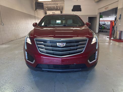 Used 2018 Cadillac XT5 Luxury w/ Driver Awareness Package FWD image 2