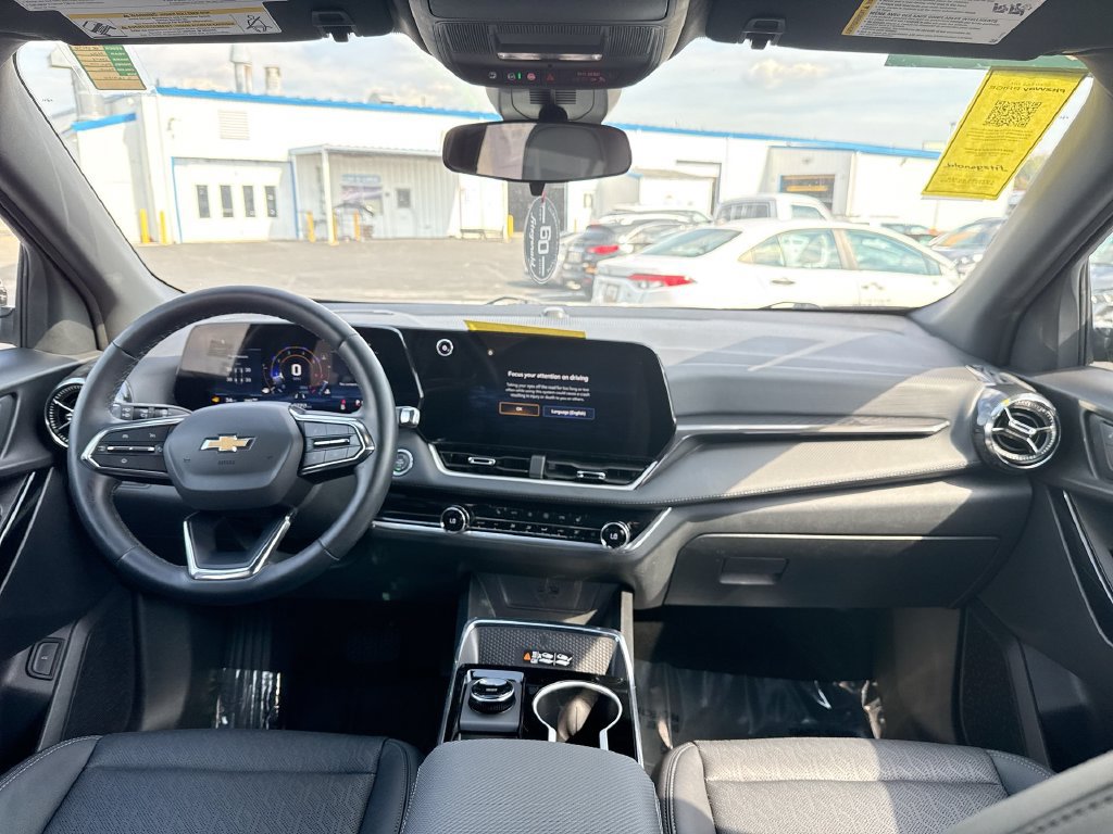 Used 2026 Chevrolet Equinox LT w/ Convenience Package II AWD/4WD image 2