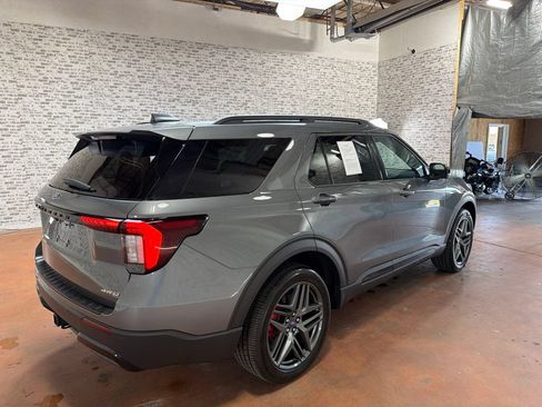 Used 2025 Ford Explorer ST-Line w/ ST-Line Street Pack AWD/4WD image 7