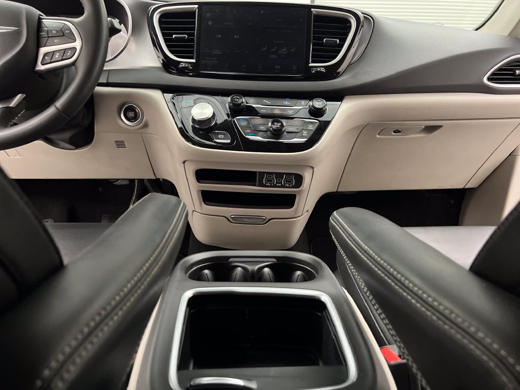 Used 2024 Chrysler Pacifica Touring-L FWD image 52