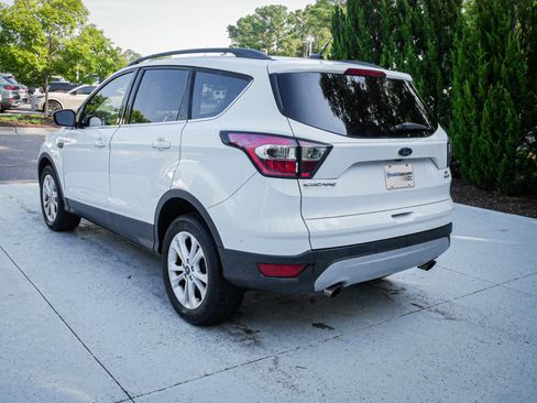 Used 2017 Ford Escape SE w/ Equipment Group 201A FWD image 8