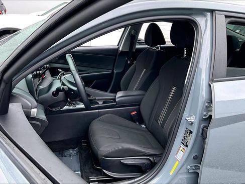 Used 2022 Hyundai Elantra SEL w/ Convenience Package image 8