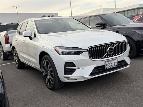 Used 2023 Volvo XC60 B5 Plus image 3