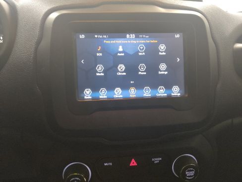 Used 2020 Jeep Renegade Latitude FWD image 25