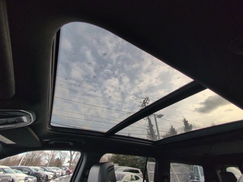 Used 2022 Jeep Wagoneer Series III w/ Premium Group I image 26