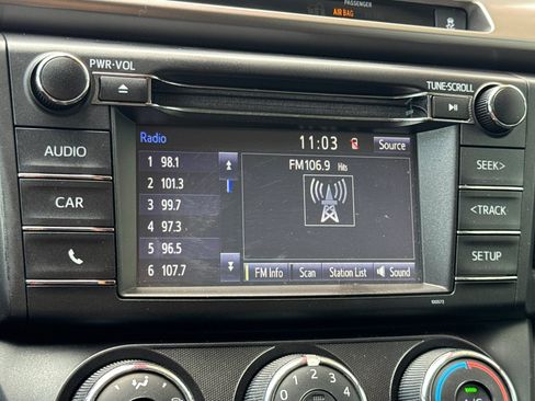 Used 2016 Toyota RAV4 LE FWD image 18