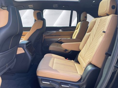Used 2025 Cadillac Escalade IQ Luxury 2 w/ LPO, Etrunk Organizer Package AWD/4WD image 14