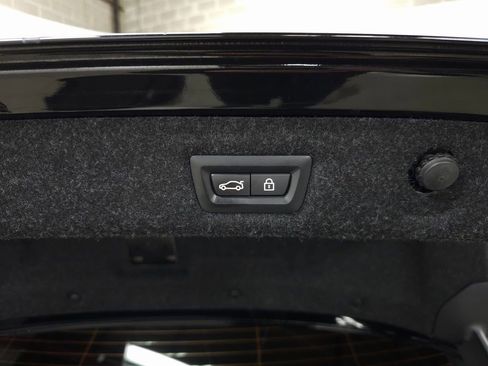 Used 2023 BMW 530e xDrive w/ Premium Package image 9