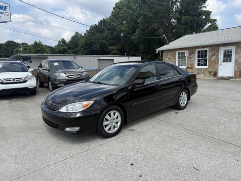 Used 2004 Toyota Camry LE FWD image 3