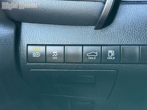 Used 2023 Toyota Camry SE image 18