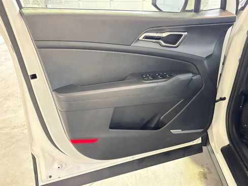 Used 2025 Kia Sportage LX FWD image 25
