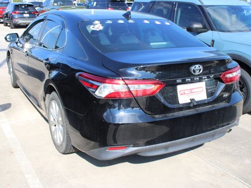 Used 2020 Toyota Camry LE FWD image 7