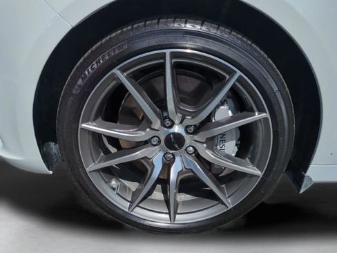 Used 2025 Genesis G70 2.5T image 10