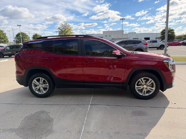 Used 2024 GMC Terrain SLE w/ Driver Convenience Package FWD image 6