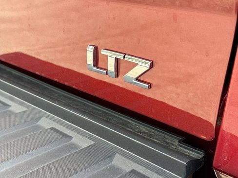 Used 2018 Chevrolet Silverado 1500 LTZ Z71 AWD/4WD image 8